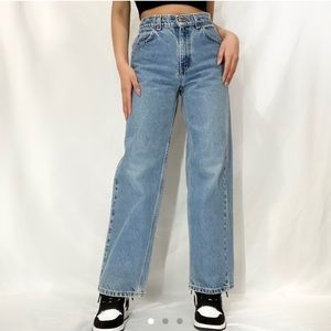 rare vintage orange tab levis 565 from ‘97
midwash